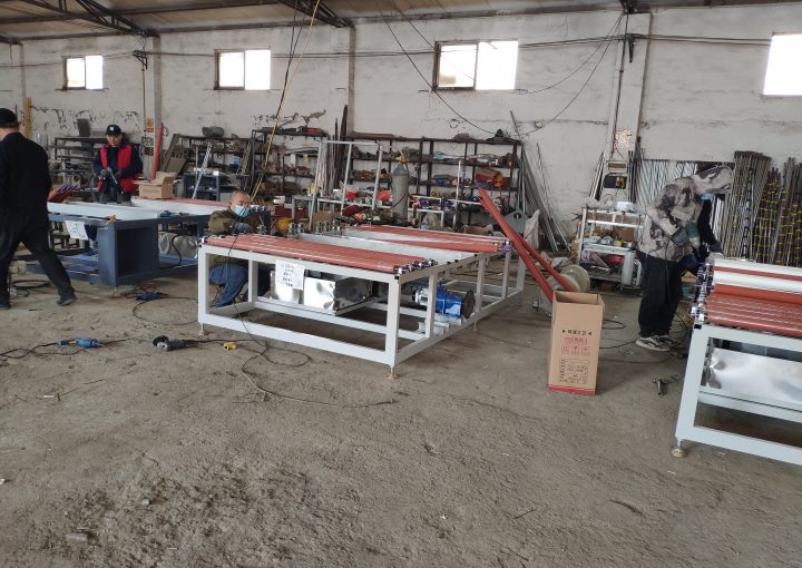 建小型中空玻璃廠（chǎng）還（hái）是建（jiàn）議選用臥式中空玻璃設備（bèi）