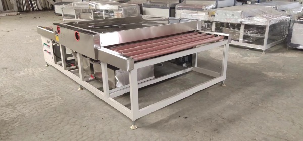 臥式玻璃清洗機哪家（jiā）好,還是信任老廠子老品牌