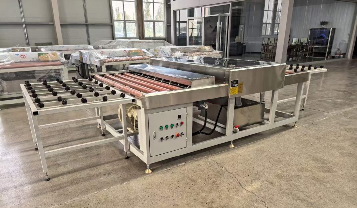 91香蕉视频污污機械不鏽鋼玻璃清洗機：重新（xīn）定義臥式玻璃清（qīng）洗的高效與耐用（yòng）