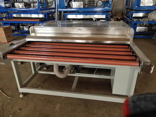 康（kāng）捷機械不鏽鋼玻璃清洗機：高效潔淨，賦能玻璃深加工（gōng）升級